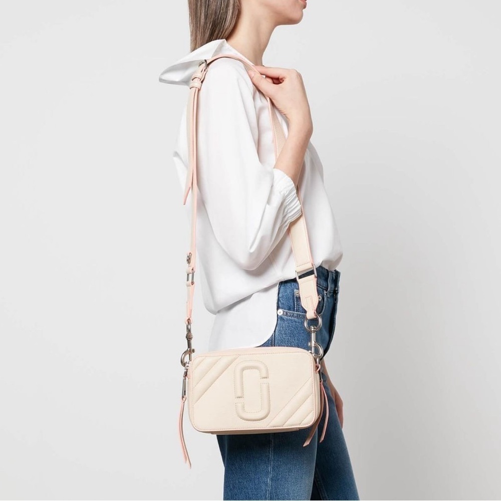 Marc Jacobs l The Fluoro Edge Moto Shot crossbody bag l Neutral - Picture 2 of 9